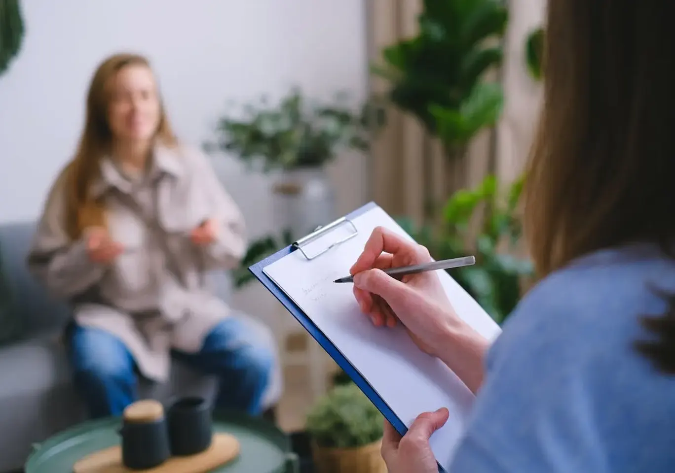 Terapia uzależnień Koszalin: wywiad z pacjentką i notatki specjalisty